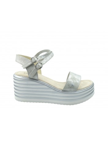 Sandał damski na grubej podeszwie T.Sokolski, Kolor srebrny