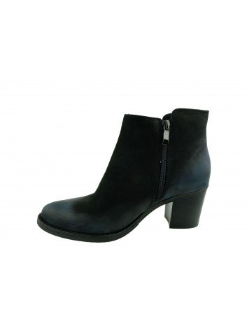Skórzany botek damski JUMA 2726,Kolor czarny